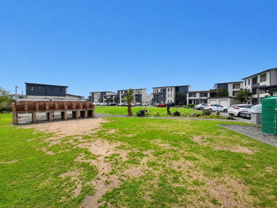 2 Bedroom Property for Sale in Parklands North Western Cape